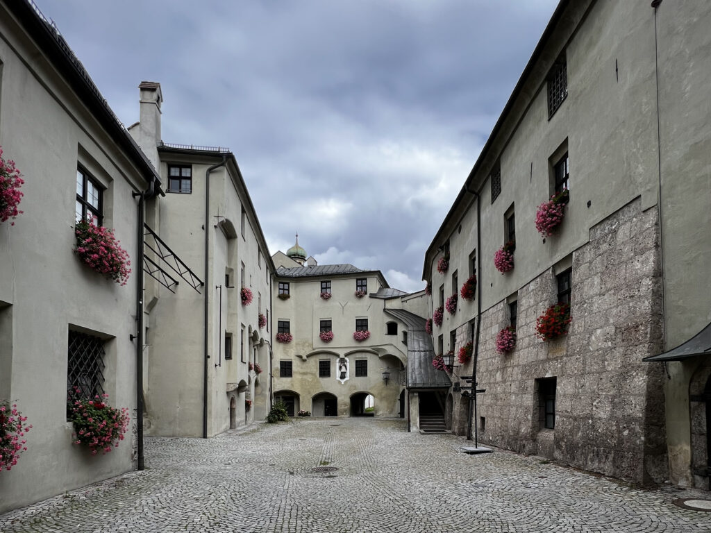 Innenhof der Burg Hasegg